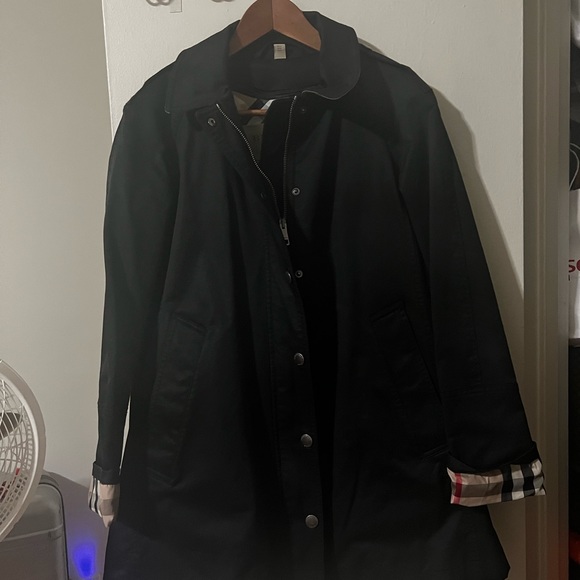 Excellent condition fall trench coat. It is lined on the inside.Hood available. - Picture 5 of 6